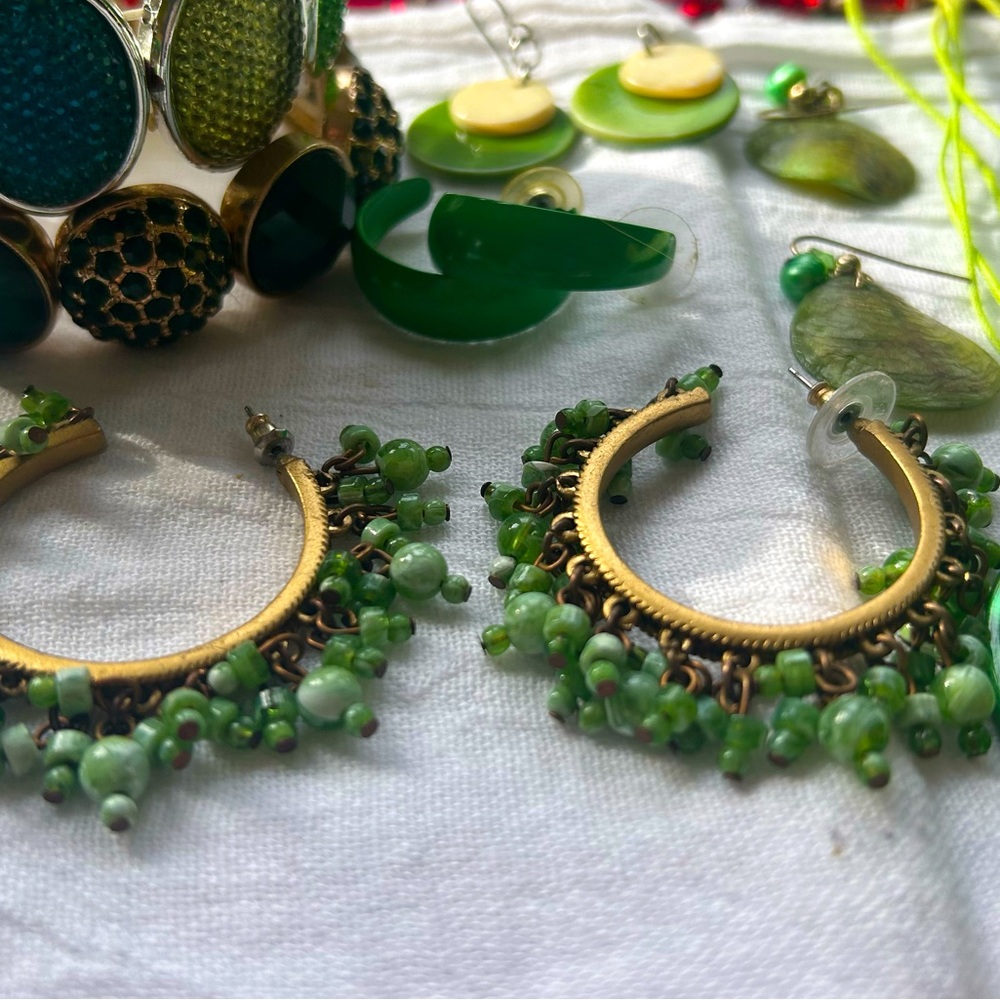 Women’s green jewelry lot.
